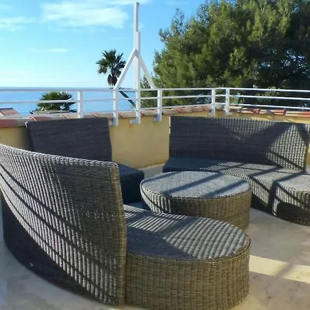 Maison A 100 Metre De La *